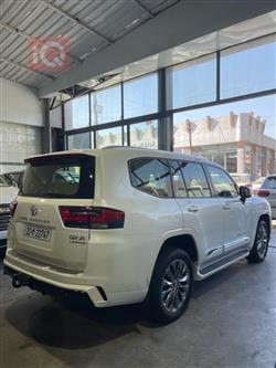 تۆیۆتا لاند کروزەر